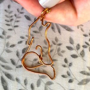 Howling wolf necklace